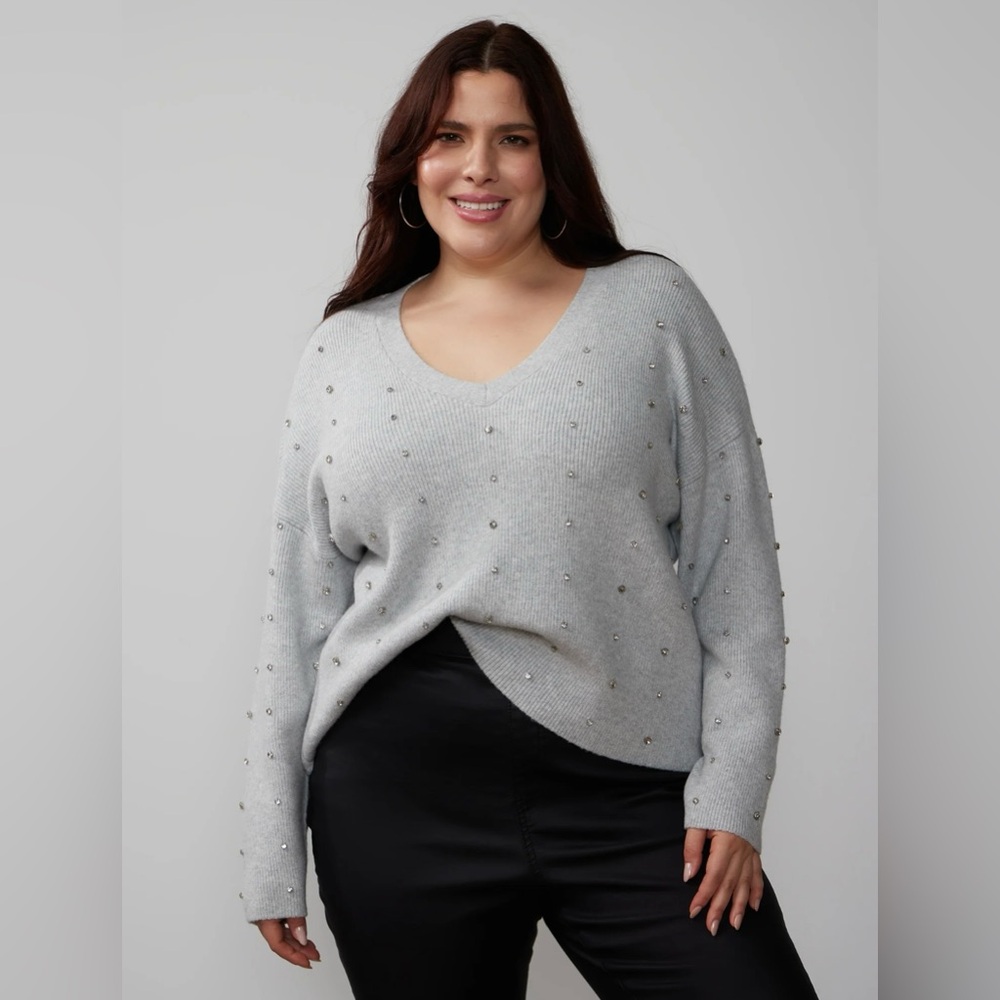 🛍️ NWT Long Sleeve Rhinestone Sweater - XL - Gray